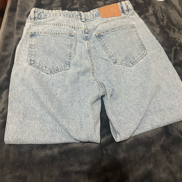 Zara high waisted medium - light wash mom jeans size 10 - Picture 4 of 6